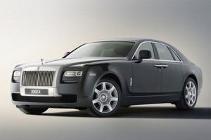 Tạm nhập Rolls Royce Ghost để trưng bày tại Hà Nội