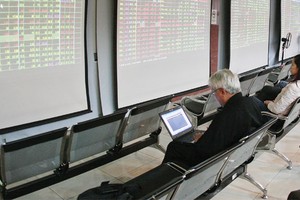 Phát hành cho cổ đông hiện hữu, không để các luật vênh nhau