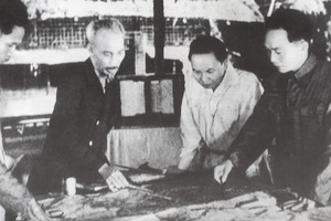 Bộ Chính trị Trung ương Đảng họp tại Định Hoá (Thái Nguyên) quyết định Chiến dịch Đông Xuân 1953 -1954 và Chiến dịch lịch sử Điện Biên Phủ