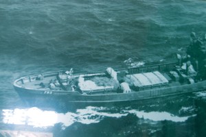 Tàu không số trên đường Hồ Chí Minh trên biển