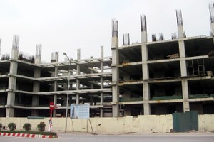 Dự án Hà Nội Time Tower lại bị “đắp chiếu” từ nhiều tháng nay