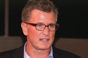 “Cha đẻ” Glee tuyên bố từ chức