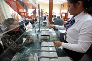 Đang tồn tại nghịch lý: ngân hàng thừa tiền, nhưng khách hàng vẫn khó vay vốn