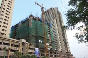 Dự án CT3, thuộc Tổ hợp The Pride quận Hà Đông bị “đắp chiếu” thời gian dài vì chủ đầu tư thiếu vốn triển khai. Dự án được mở bán gần đây với tên mới là HP Landmark Tower, với giá trên 1 tỷ đồng/căn hộ. Hiện Dự án đã xây dựng đến tầng 16