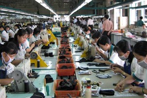 Da giày, dệt may hối hả tìm nguồn nguyên phụ liệu ngoài Trung Quốc