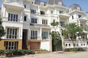 Nhà liền kề, biệt thự: Hạ tầng tốt vẫn bán được hàng