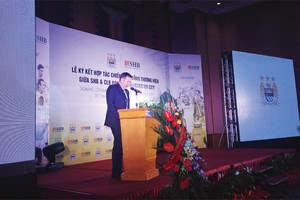 Vì sao Bầu Hiển bắt tay với Man City?