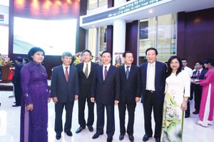 Lãnh đạo Bộ Tài chính, Bộ Kế hoạch và Đầu tư và UBND TP. HCM giao lưu với Ban Tổ chức Cuộc bình chọn BCTN