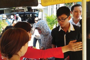 Bàn giao căn hộ cho thuê Bee Home