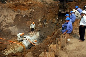 Nhìn lại vụ ống nước Sông Đà: Hà Nội lưỡng lự có… khôn ngoan?