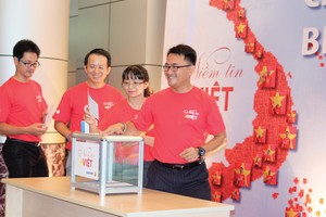 Sếp bảo hiểm thích mặc… áo phông