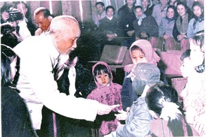 Sinh thời, Chủ tịch Hồ Chí Minh luôn dành sự quan tâm đặc biệt đối với thiếu niên, nhi đồng