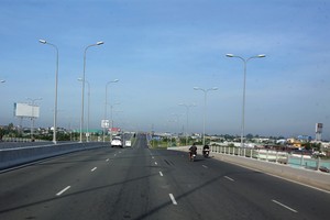Cao tốc TP.HCM - Trung Lương