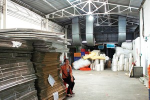 Xưởng sản xuất của Công ty Bách Hợp (TP.HCM) sau khi chủ doanh nghiệp bỏ trốn