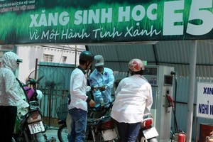 Chủ xe ô tô vẫn dè dặt với xăng E5 RON 92