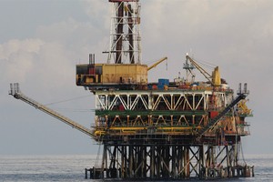 Giá dầu giảm, cổ phiếu dầu khí ra sao?