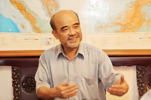 "Tôi tin giá bất động sản trong năm nay sẽ tiếp tục giảm" - GS. Đặng Hùng Võ - Ảnh: Hoài Nam