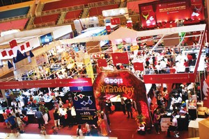 Tại Hội chợ VIJF 2014, DOJI đã đón hàng chục nghìn lượt khách tham quan, trong đó có 1.558 khách mua