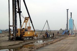Thi công khoan cọc nhồi đường cất hạ cánh Cảng hàng không quốc tế Cát Bi