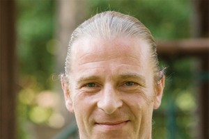 Ông Dominic Scriven