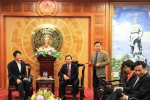 Ông Nguyễn Đức Quyền (ngồi bên phải), Phó chủ tịch UBND tỉnh Thanh Hóa tiếp Chủ tịch Công ty Wecan Global