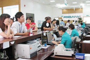 ABBANK (ABB): Cùng khách hàng bước qua mùa khó