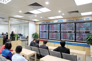 Yếu tố định giá (P/E, P/B) của TTCK Việt Nam đang hấp dẫn so với các nước trong khu vực