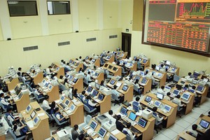 Sàn nhập lệnh tại HOSE - trước năm 2009, đây là nơi đại diện các CTCK ngồi nhận lệnh qua điện thoại để nhập vào hệ thống