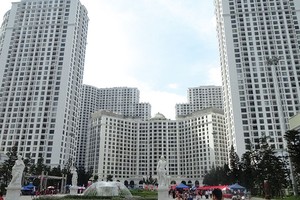 Chủ đầu tư các dự án bất động sản cao cấp như Vinhomes Royal City đã tin tưởng giao dự án cho đơn vị phân phối trong nước - Ảnh: Hoài Nam