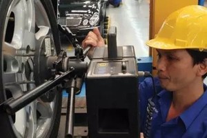 Mercedes - Benz đang nỗ lực củng cố vị trí hàng đầu trên thị trường ô tô Việt Nam. Ảnh: Lê Toàn