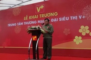 Ông Nguyễn Hữu Đường, Chủ tịch kiêm Tổng Giám đốc Hòa Bình Group tại Lễ Khai trương TTTM V+