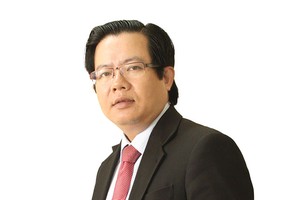 "Khó khăn nào rồi cũng có lối ra. Nếu có chiến lược đầu tư đúng đắn, kiên trì, tận tâm, cung cấp thông tin tư vấn xác thực, mang lại nhiều lợi ích cho khách hàng thì sẽ thành công" - ông Đoàn Chí Thanh, Chủ tịch Công ty Địa ốc Hoàng Anh Sài Gòn