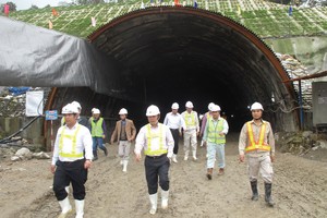 Lãnh đạo Bộ Giao thông - Vận tải kiểm tra, đôn đốc thi công Dự án hầm Đèo Cả