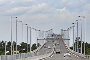 Cầu Long Thành là công trình kiến trúc có tính thẩm mỹ rất cao tại vùng hạ lưu sông Đồng Nai