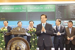 Thủ tướng Chính phủ Nguyễn Tấn Dũng đánh cồng khai trương phiên giao dịch đầu Xuân Ất Mùi tại Sở GDCK Hà Nội (HNX)