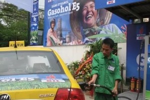 Ở quy mô cả nước, xăng E5 sẽ được sử dụng rộng rãi từ ngày 1/12/2015. Ảnh: T.H