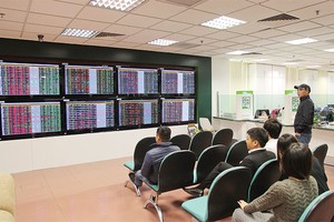 Giới đầu tư kỳ vọng Bộ Tài chính có giải pháp mạnh để cải thiện sức cầu cho TTCK