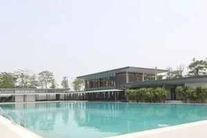 Bể bơi ngoài trời dành cho cư dân tại một dự án bất động sản