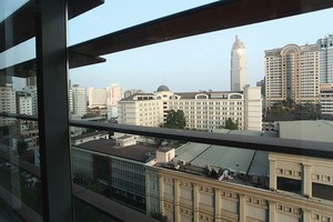 Với việc khung giá đất tăng gấp đôi, cùng hệ số điều chỉnh dự kiến tăng thêm, dự án chung cư sẽ khó có chỗ ở khu vực trung tâm thành phố.
Ảnh: Lê Toàn