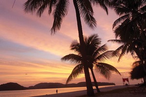 Với định hướng trở thành “thiên đường du lịch”, bất động sản Phú Quốc như thỏi nam châm hút nhiều nhà đầu tư trong và ngoài nước.
Ảnh: Lê Toàn