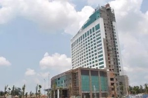 Khách sạn 5 sao Mường Thanh đang được gấp rút hoàn thiện, dự kiến khánh thành vào dịp 30/4 tới.