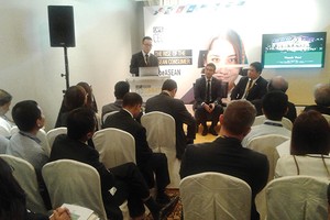 Lãnh đạo Sở GDCK TP. HCM, Sở GDCK Hà Nội trao đổi với các nhà đầu tư ASEAN về cơ hội đầu tư vào TTCK Việt Nam khi hình thành Cộng đồng kinh tế khu vực