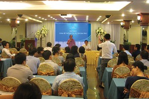 Đất Xanh Đông Á tổ chức gặp mặt khách hàng để bàn về hướng giải quyết trong vụ mua căn hộ Dự án Gia Phú - Ảnh:Tăng Triển