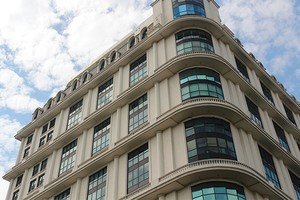 Nhiều tòa nhà văn phòng trung tâm kéo khách trở lại bằng các dịch vụ tiện ích - Ảnh: Hoài Nam