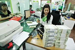 Lòng tin vào đồng Việt Nam được củng cố, tình trạng đô la hóa giảm mạnh - Ảnh: Hoài Nam