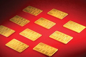 Từ giữa năm 2014 đến nay, trong tác động giảm giá của vàng đều có yếu tố song hành là giá dầu thế giới giảm.
Ảnh: Hoài Nam