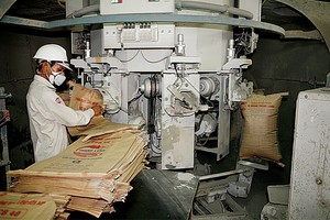 Giá xi măng quý I vừa qua đã tăng trung bình 20.000 đồng/tấn - Ảnh: Hoài Nam