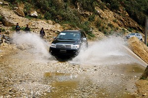 Từ 1/5/2015, mức phí trung bình của bảo hiểm vật chất xe ô tô khoảng 1,5% giá trị tài sản bảo hiểm - Ảnh: Hoài Nam