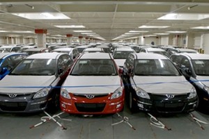 Thay đổi cách tính thuế tiêu thụ đặc biệt với ôtô nhập khẩu có thể đẩy giá bán tăng cao. 