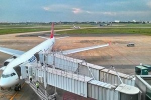 Sân bay Tân Sơn Nhất đang quá tải. Ảnh: MQ